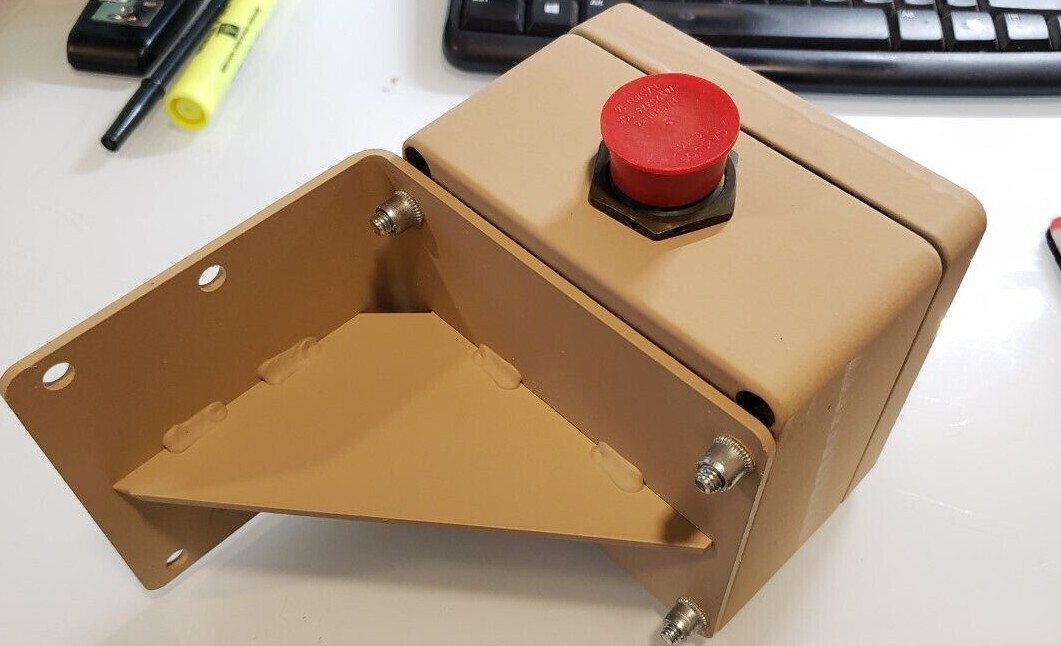 その他 shop navi Air Amazon.com: Navistar Genuine Navistar Windshield Washer Tank