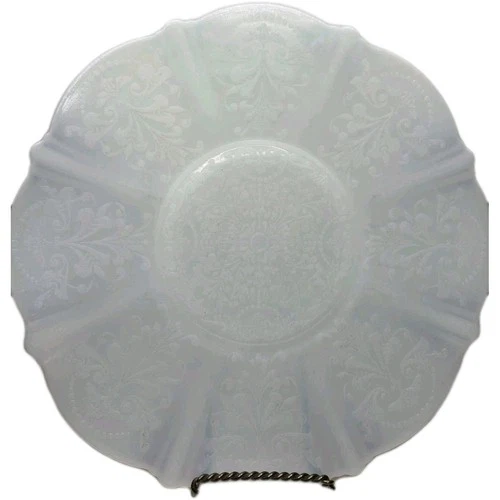 Vintage Macbeth Evans Sweetheart Monax Depression Milk Glass Plate 10 1/2
