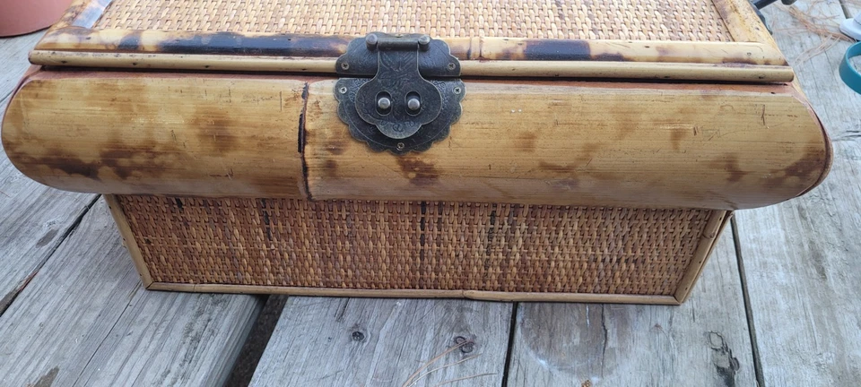 Vintage Burnt Tortoise Shell Bamboo and Rattan Cane Storage Box Boho 16"x11"x7" - Image 2 of 4