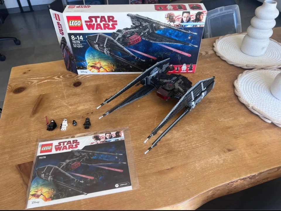 LEGO Star Wars 75179 Kylo Ren's TIE Fighter, photo 1 sur 4
