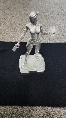 Mass Effect: Liara T'Soni Silver Edition Statue - Limited Edition