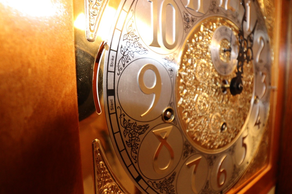 Howard Miller “Richmond” Grandfather Clock — Model 610-796 | eBay