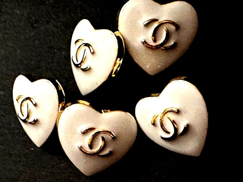 5 CHANEL BUTTONS Vintage Hearts, Gold & White CC Heart Button Stamped - Shank - Image 2 of 4