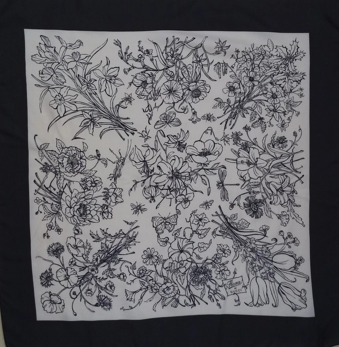 Gucci scarf hotsell black and white