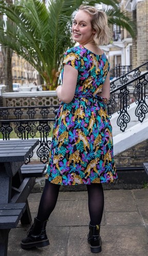 RUN AND FLY Black Tiger Lily Print Cotton Tea Dress with Pockets 8-26 - Picture 3 of 7