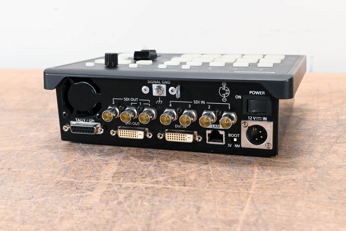 中古　Panasonic AW-HS50 コンパクトスイッチャー Panasonic AW-HS50 Compact HD/SD Live Video Switcher (NO