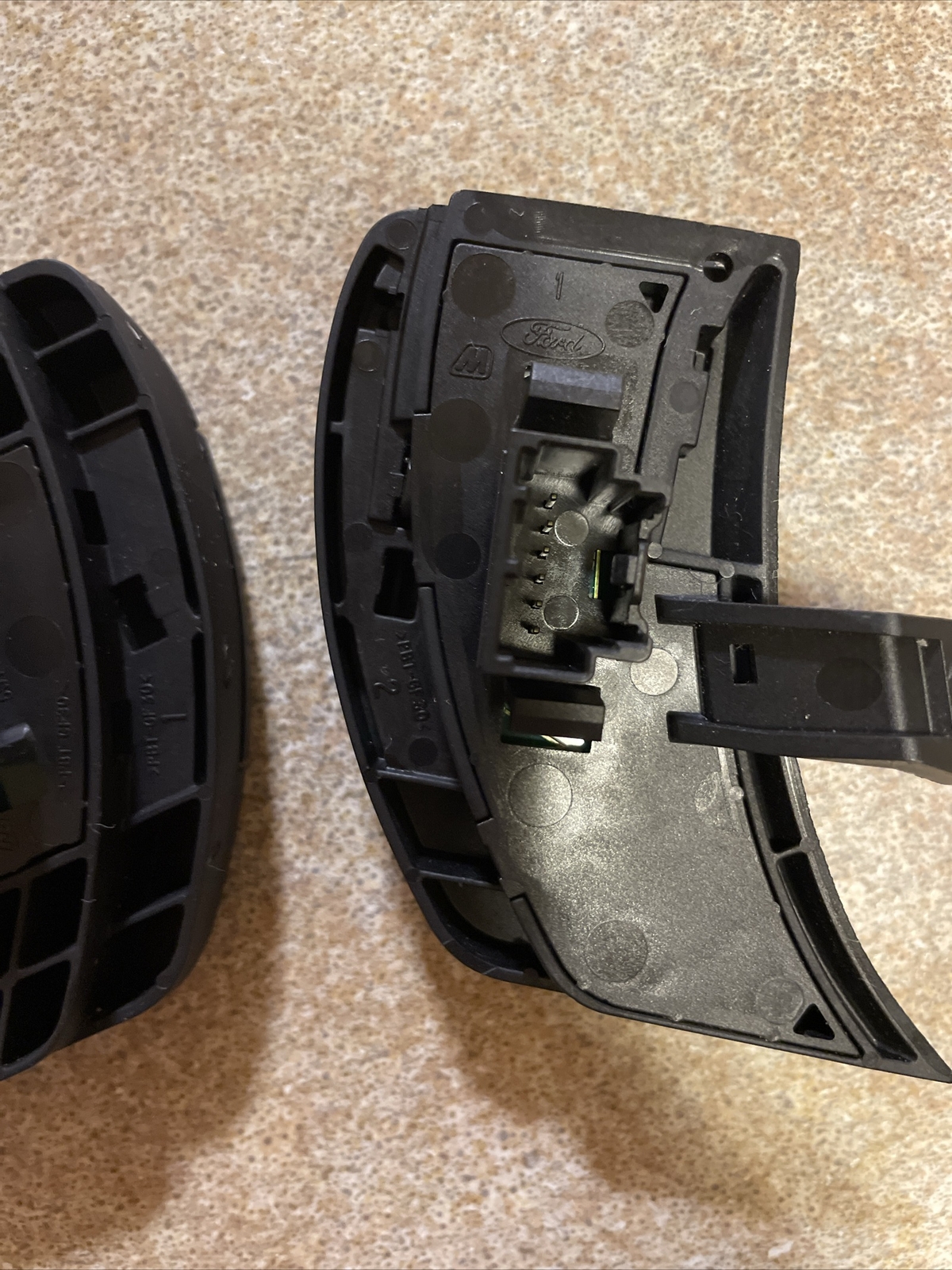 05 11 Grand Marquis Crown Vic Steering Wheel Cruise Control Switches