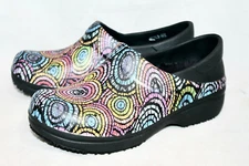 CROCS Neria Pro Graphic Clogs Women's 8 Black Multicolor Tie Dye  204046