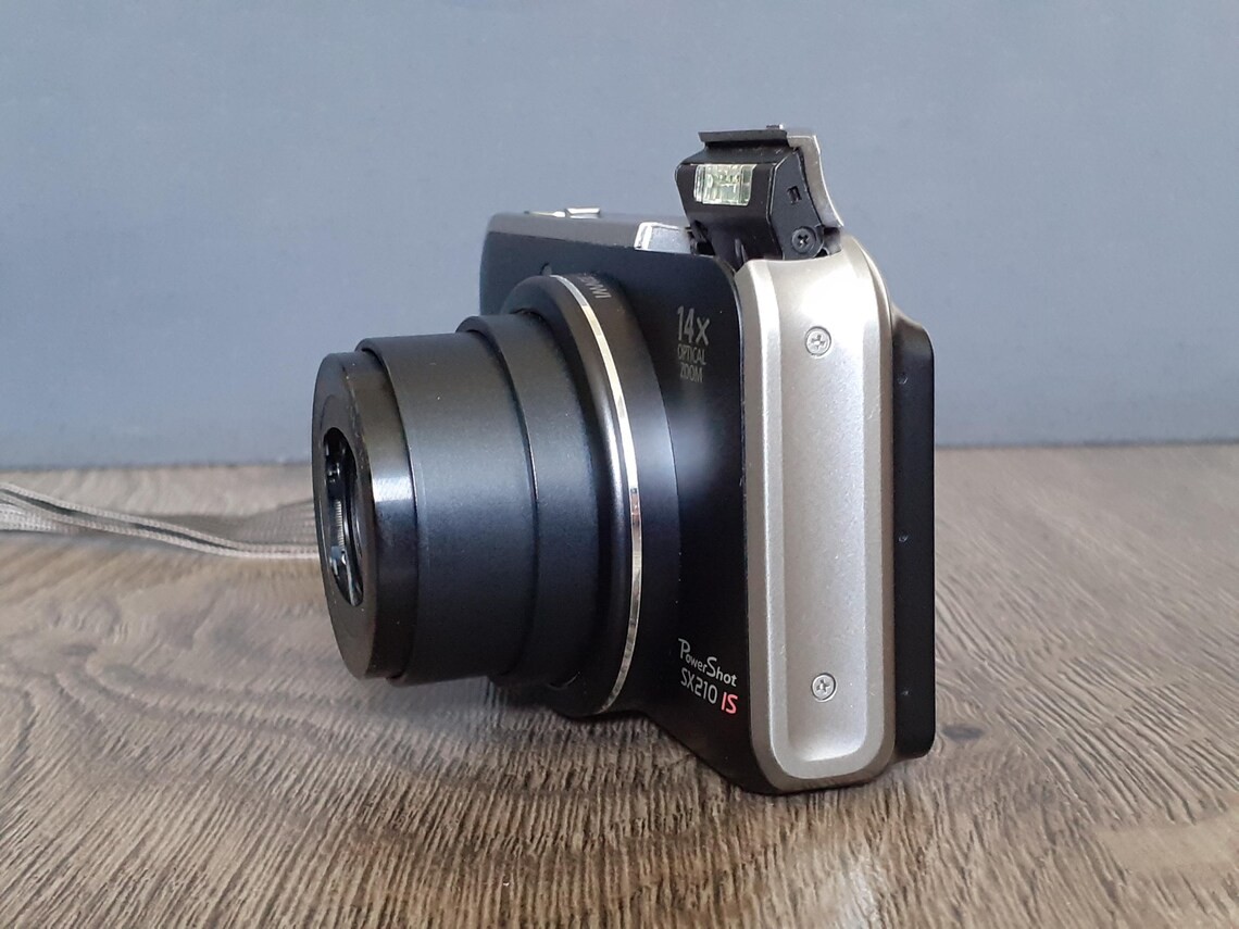 Canon PowerShot SX210 IS 14.1MP 14x Zoom Digital Camera W