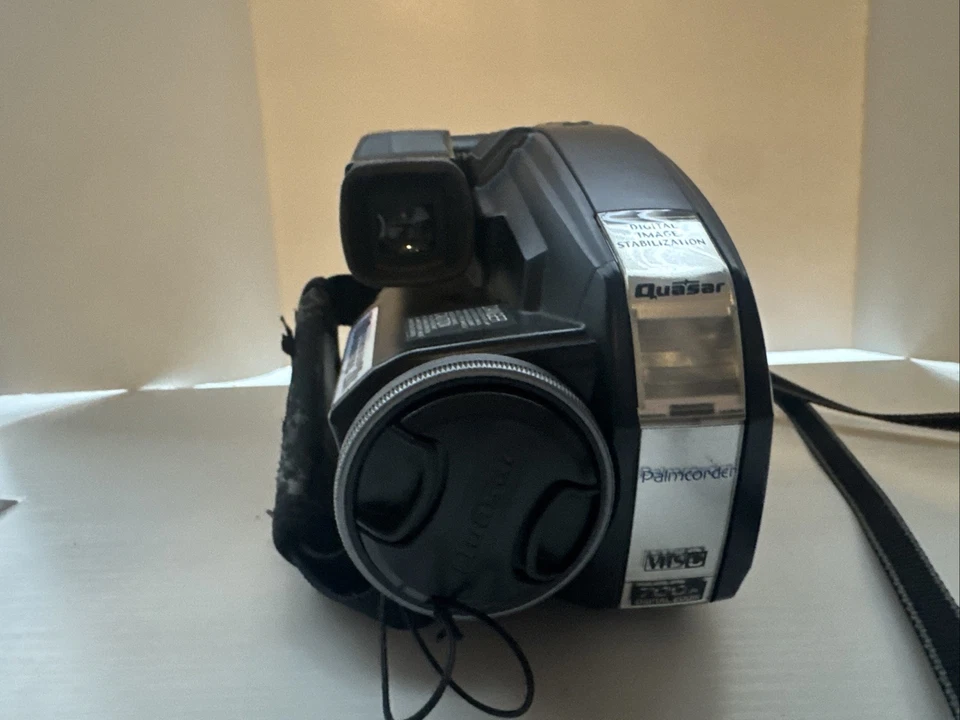 Quasar Palmcorder VM-D52 700x Digital Zoom Handycam Camcorder Untested- Unit Onl - Image 2 of 4