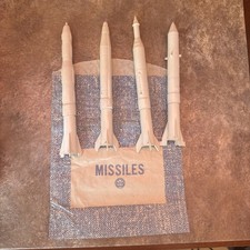 VINTAGE MARX ATOMIC CAPE CANAVERAL Large PLAYSET ROCKET LOT And 2 BAGS