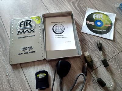 AR Action Replay MAX - Original Xbox - alle Kabel Buch & Speicherkarte - in Tin