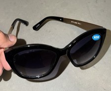 Cat Eye Women's Sunglasses Black Frame Gradient Lens F6.1 Classic Style