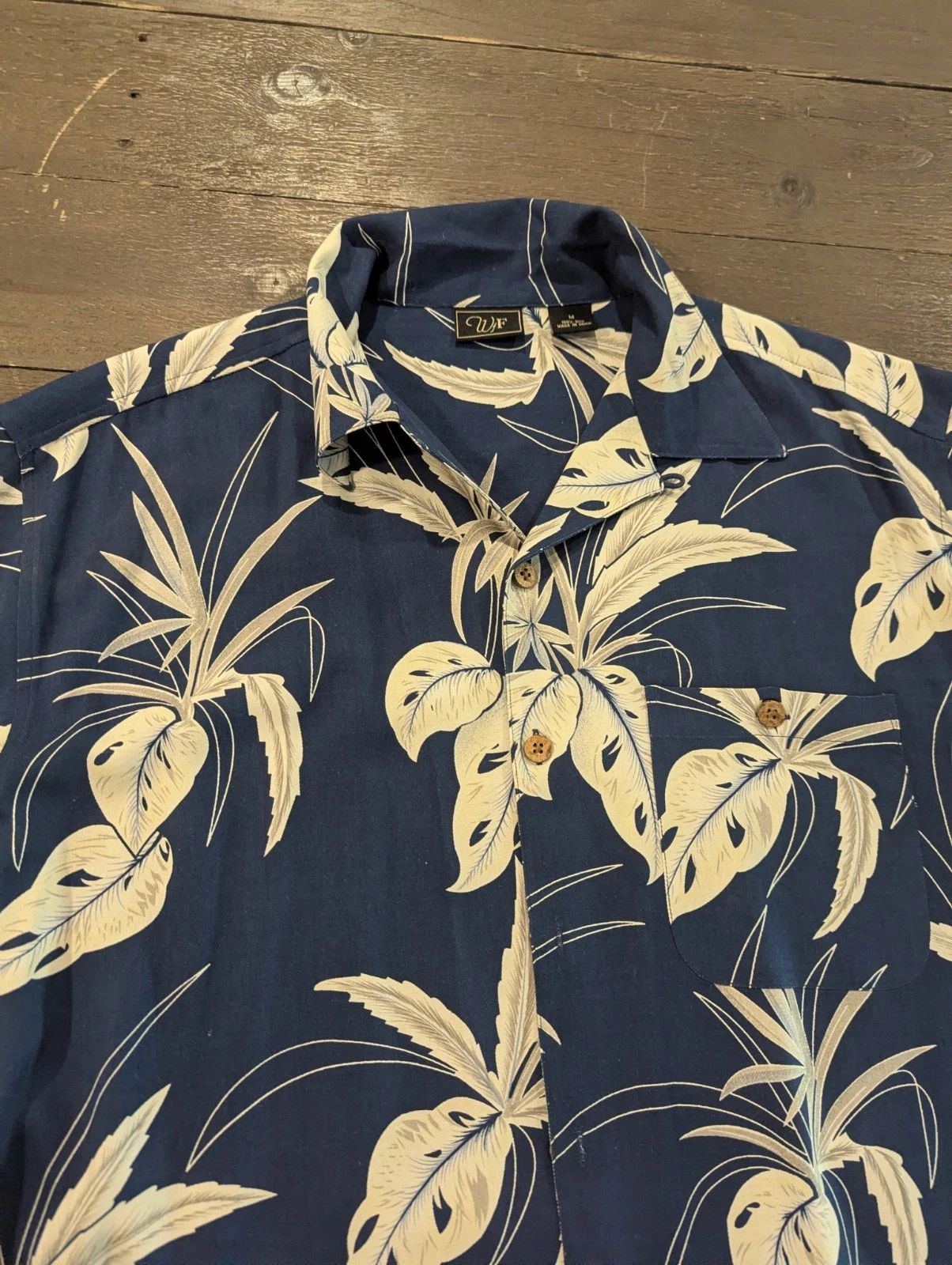WfF Mens Hawaiian 100% Silk Sz Medium Navy Blue White Leaf Pattern Shirt