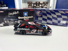 Action 1:24 Dale Earnhardt 3 Goodwrench Service Plus 1998 Monte Carlo w/ Case
