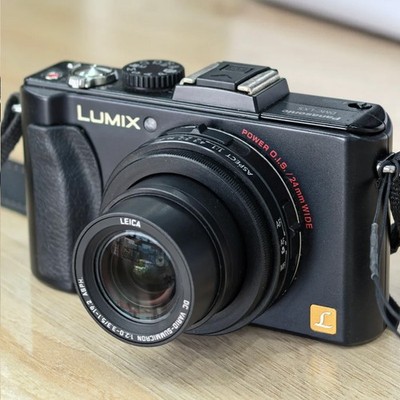 Panasonic LUMIX DMC-LX5 10.1MP 3.8X Optical Zoom Digital Camera