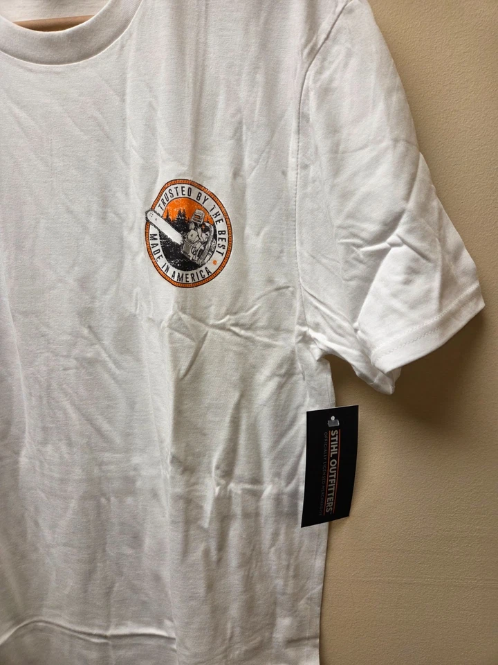 Camiseta Oficial STIHL Trusted Gráfico Blanca - Tallas M, L, XL, 2X, 3X y 4X Foto 3 de 4