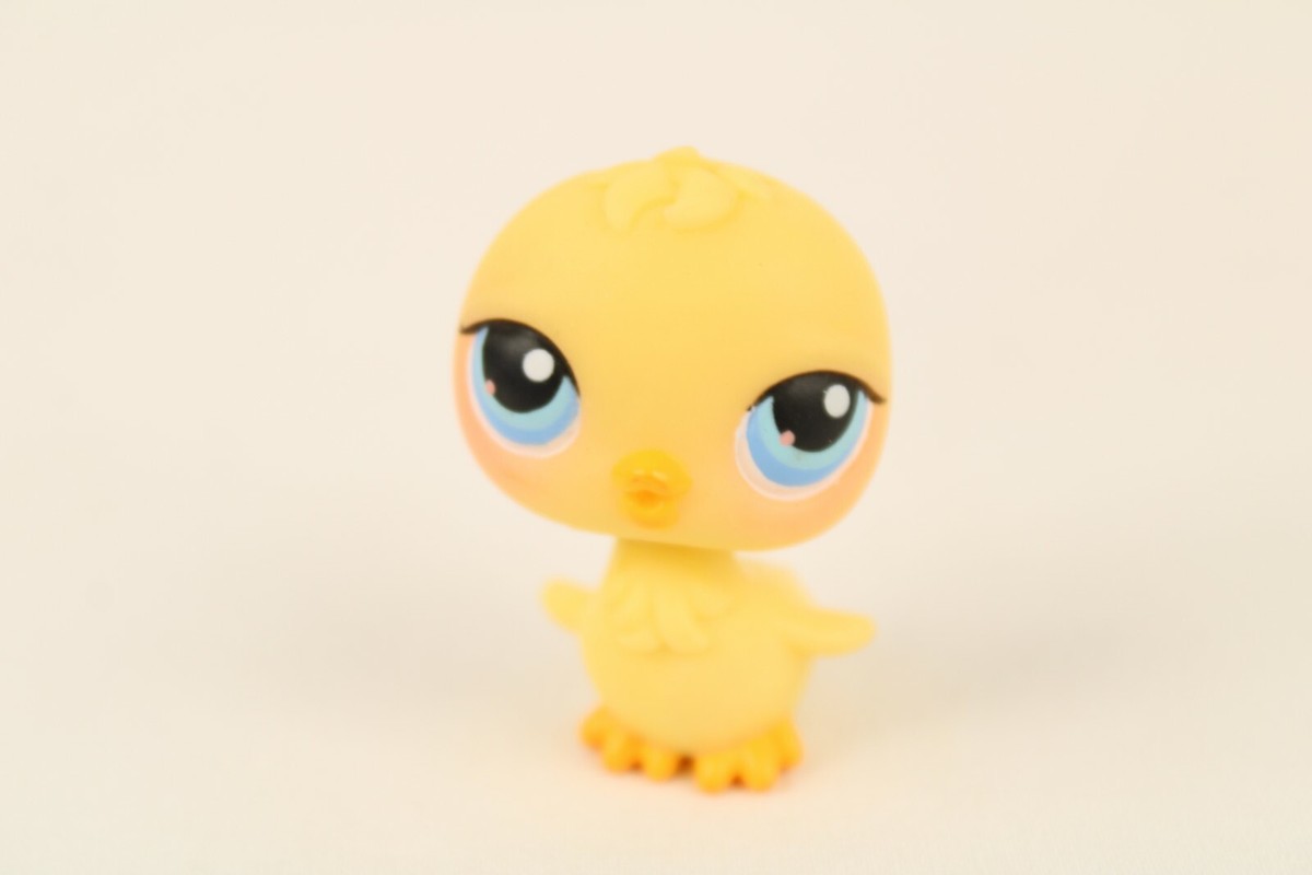 2004 Hasbro Littlest Pet Shop LPS #13 Yellow Baby Chick Bird Blue Eyes Toy