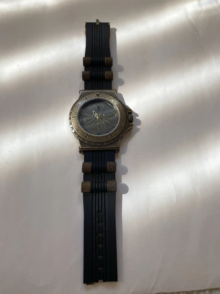 Reloj The Legend of Zelda Hyrule Triforce 2018 Bullet Band. Banda rota Foto 3 de 4