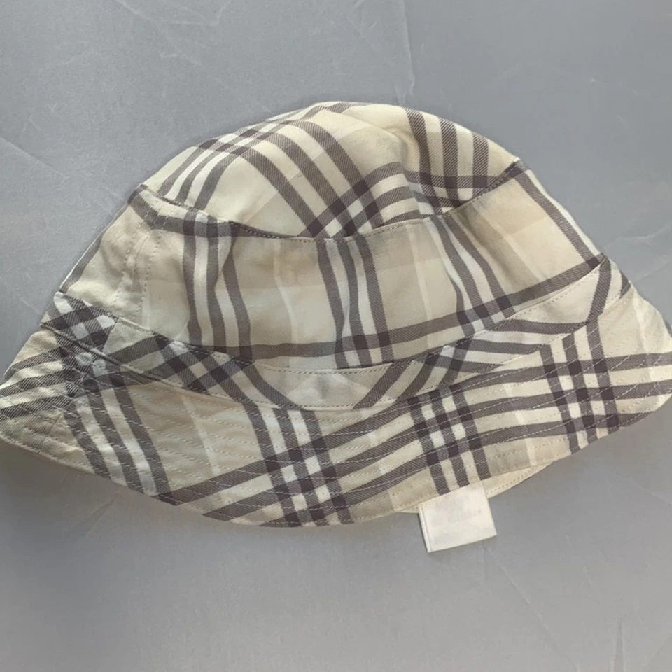 Sombrero reversible bebé Burberry 12-24 meses Foto 2 de 3