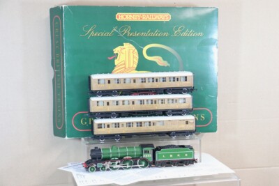 HORNBY R2017 MANCHESTER UNITED TRAIN PACK LNER 4-6-0 B17 LOCO 2862 BOXED of