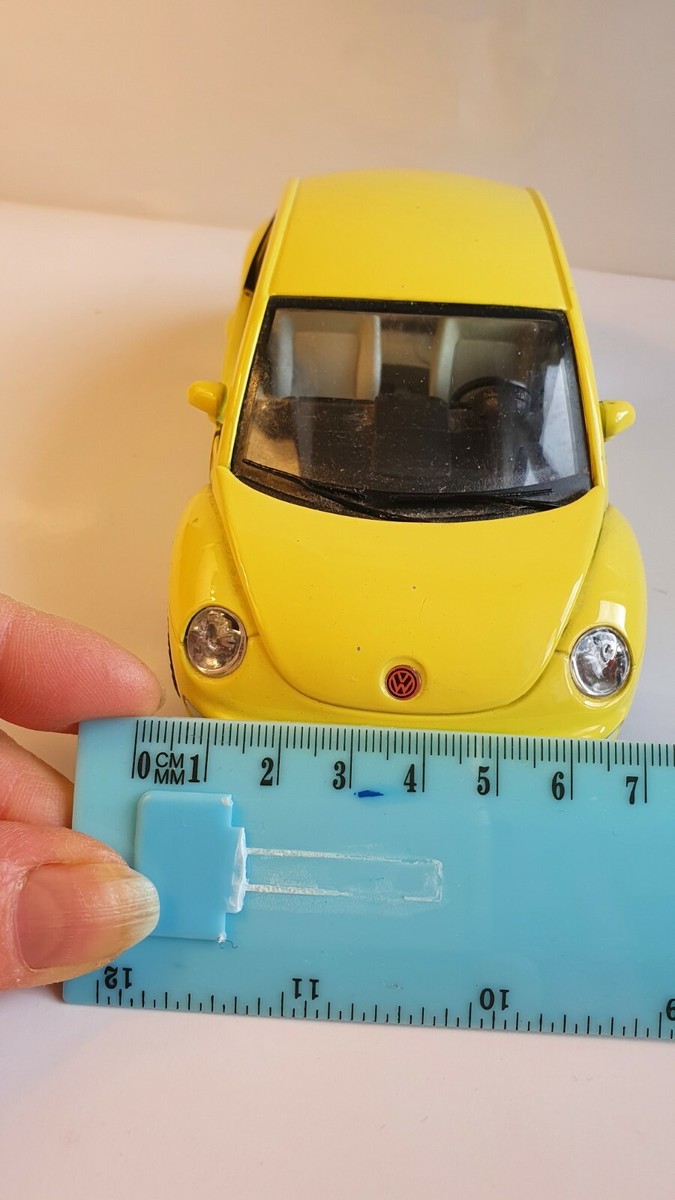 Burago Volkswagen 1/18 シルバー Burago 1/18 Scale Silver Volkswagen New Beetle Car 1998