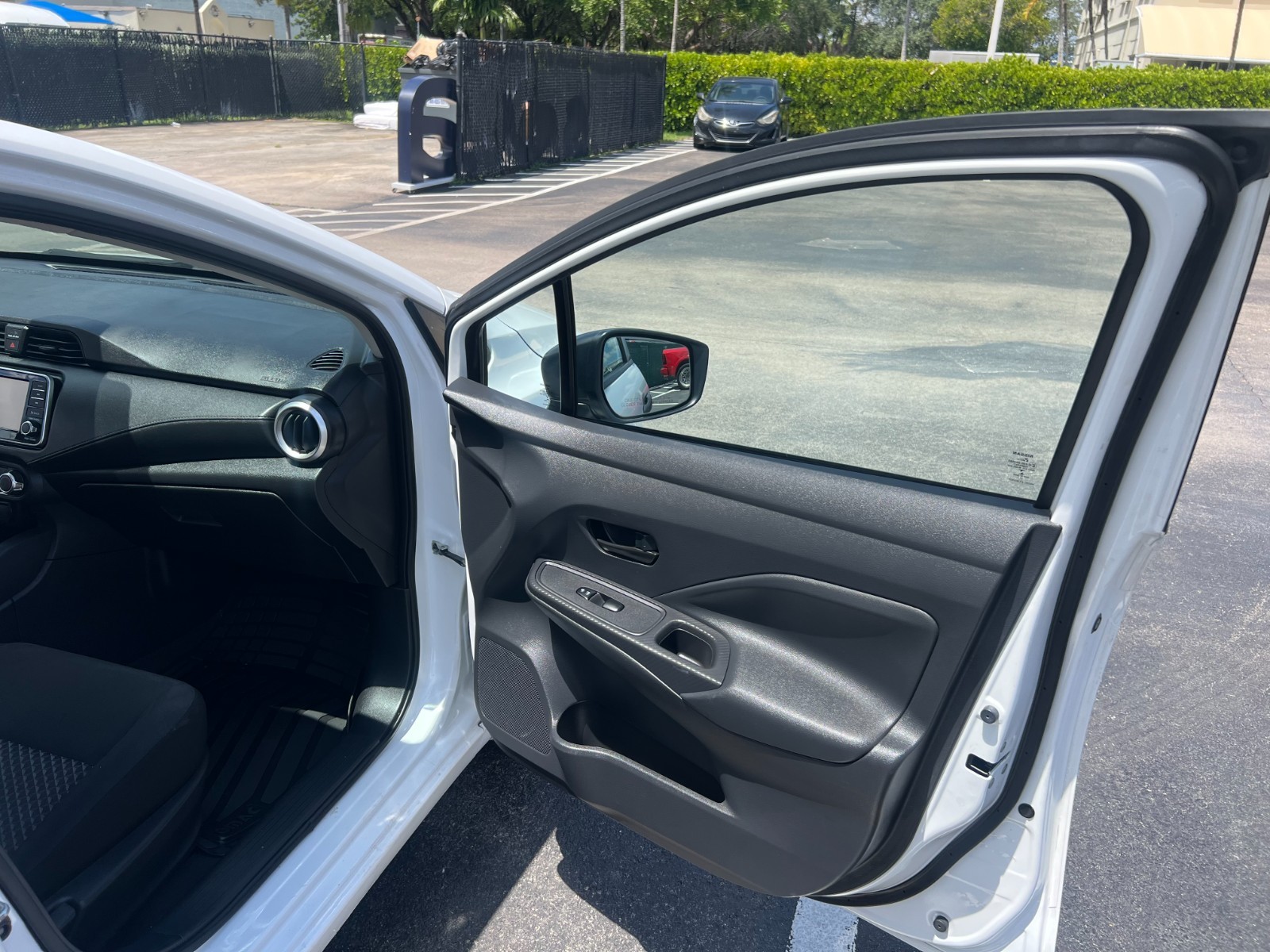Nissan Versa - Image 24