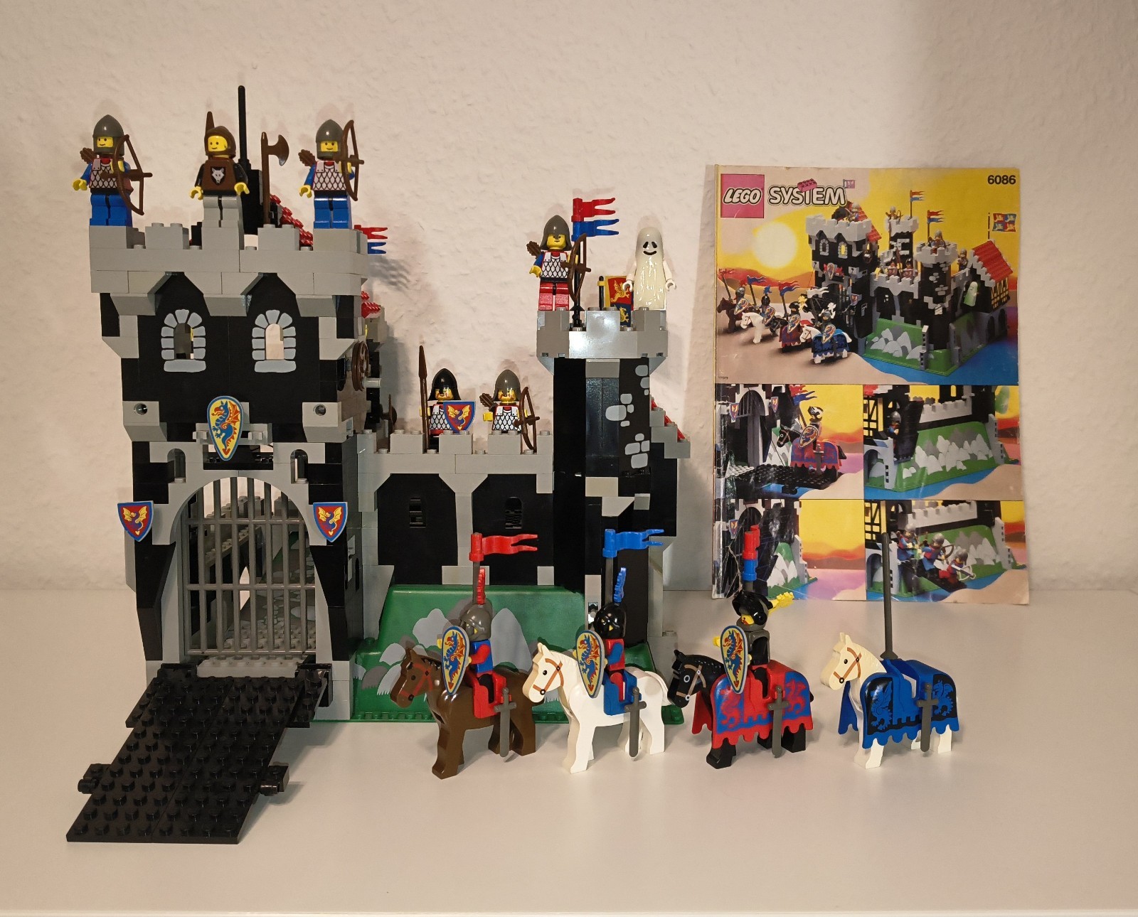 LEGO 6086 Black Knight's Castle - Vintage Ritterburg mit Bauanleitung von 1992