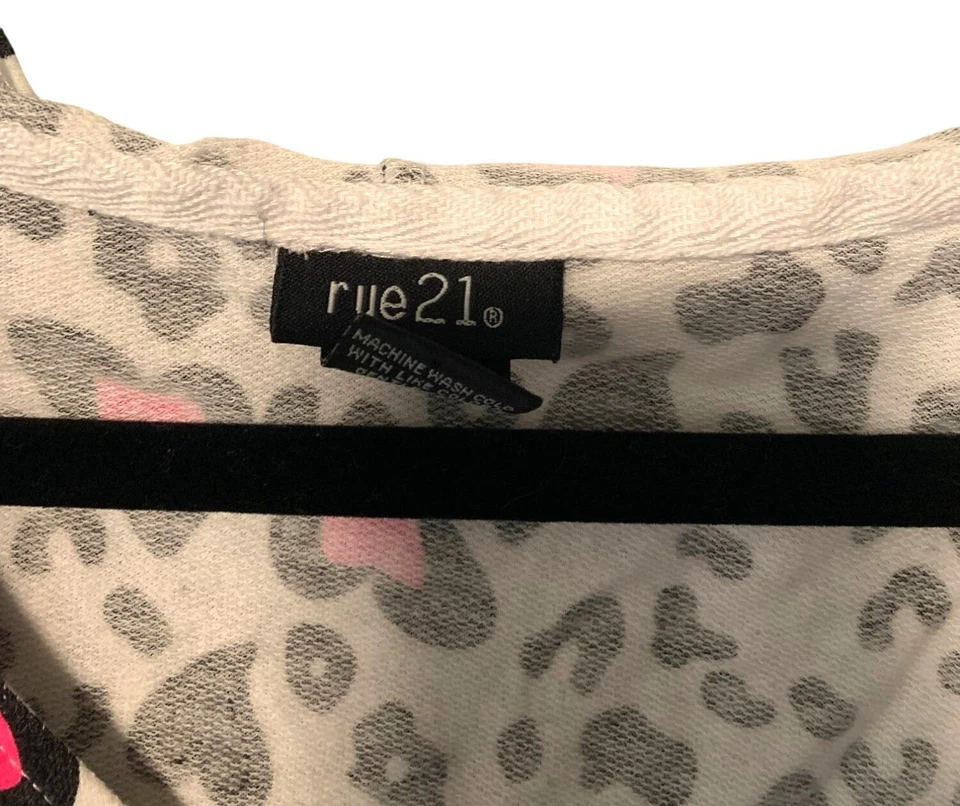 Camiseta con capucha vintage Y2K Rue 21 para mujer talla XL manga corta estampado animal Foto 2 de 3