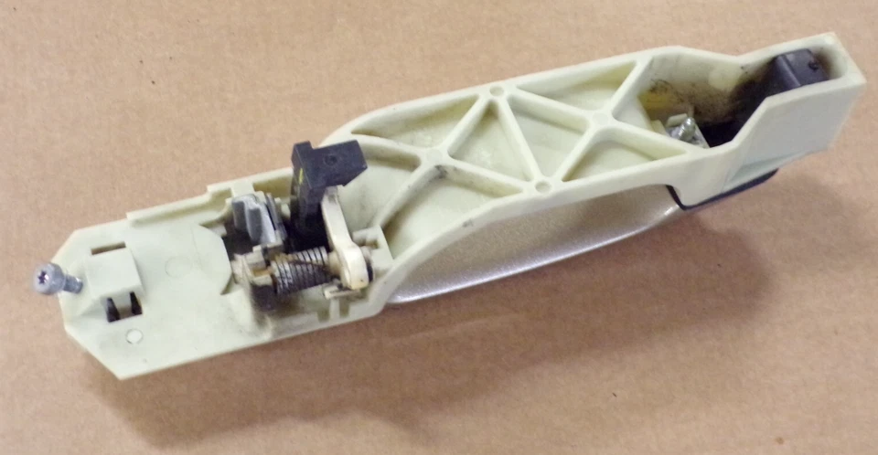 Chevy Equinox 2006 manija de puerta (pasajero trasero) Pontiac Torrent 2005-2009 Foto 3 de 3