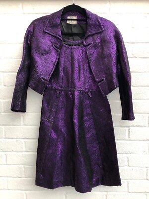 1960er Jahre Vintage Vogue lila Lamé Mini Kleid Jacke Anzug passend 2-teilig Größe 6/8 