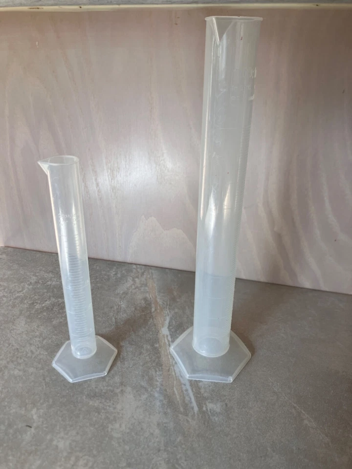 Par de cilindros graduados de polipropolieno - 100 ml y 25 ml Foto 2 de 3