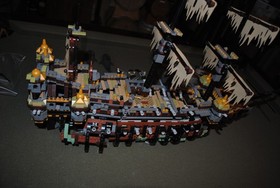 LEGO 71042 Pirates of the Caribbean  Silent Mary w/ Instructions & Mini-Figures