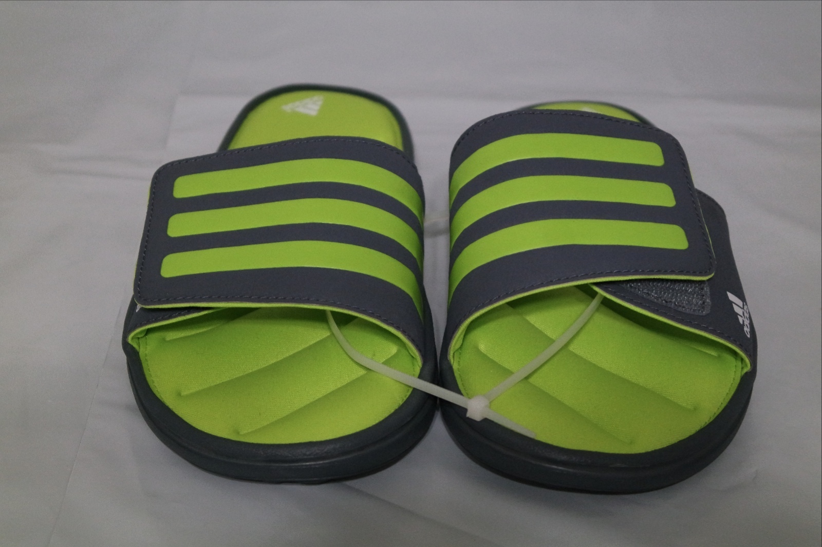 adidas sliders size 3