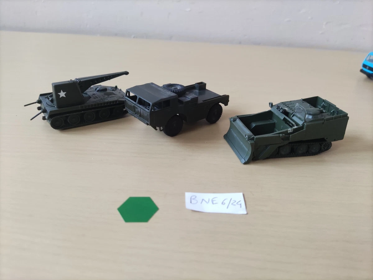 Véhicules militaires miniatures Roco en plastique
