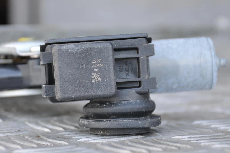 Lexus RX450h 2016-2022 GYL25 rear right window regulator 85710-48131 062020-3992 - Image 4 of 4