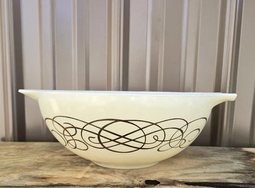 1 Pyrex Golden Scroll # 444 Cinderella Mixing/ Nesting Bowl. 10¼"W x 4¼"H.