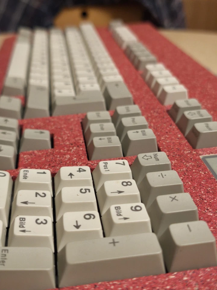 Vintage Cherry Pink Custom Keyboard / MY 3000 G81-3000LAD / PS/2 German QWERTZ - Image 2 of 4