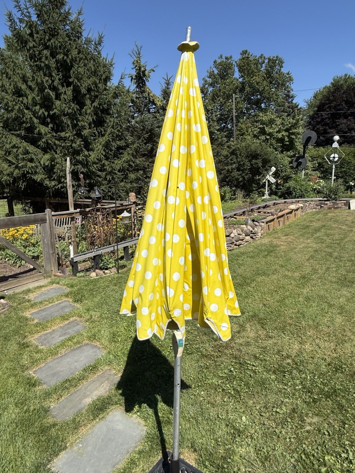 Vintage MCM Vinyl Tilting Finkel Aluminum Patio Umbrella Yellow Polkadots 8ft