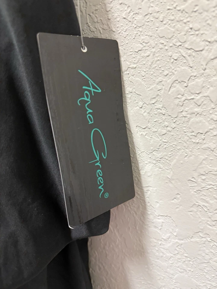 Traje de baño verde agua talla 18W mameluco falda negra. Nuevo con etiquetas.  Foto 2 de 3