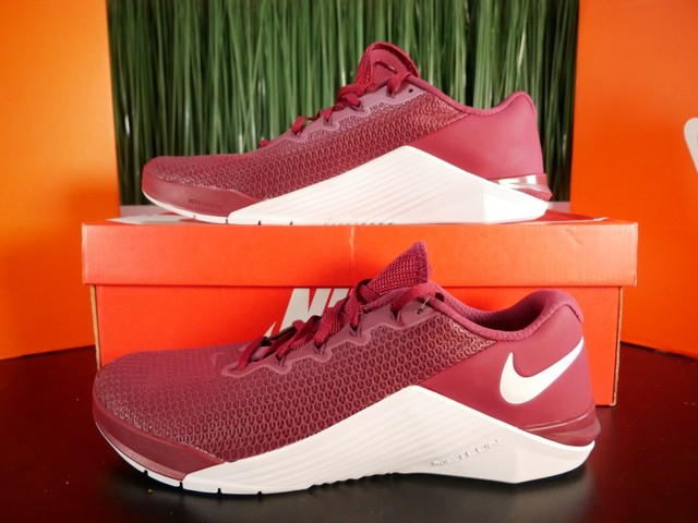 nike metcon maroon