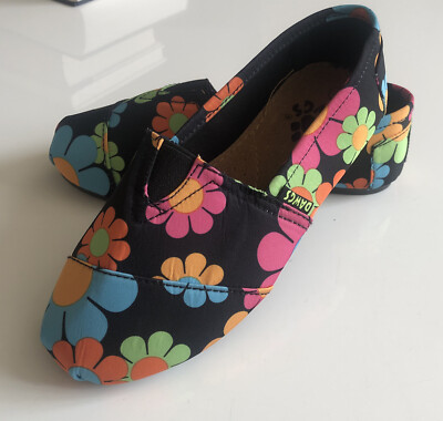 Dawgs Girls Size 1  60''s Bold Daisy Floral Printed Canvas Shoes  Slip On Flats