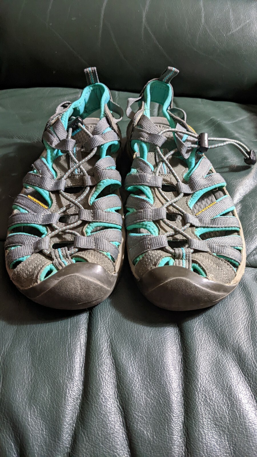 Scarpe da tennis donna Keen taglia 8 grigio e turchese impermeabili sandalo anatomico.