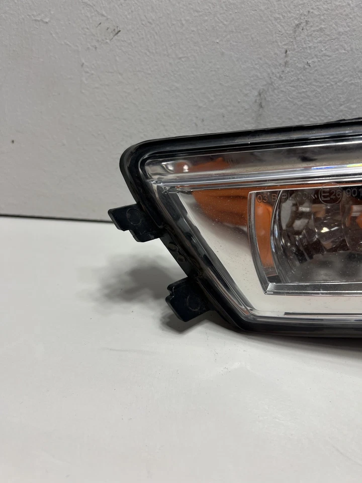 Luz antiniebla de giro lateral derecho del pasajero Volkswagen Passat 2012-2015 OEM 561941699B ✅ Foto 2 de 4