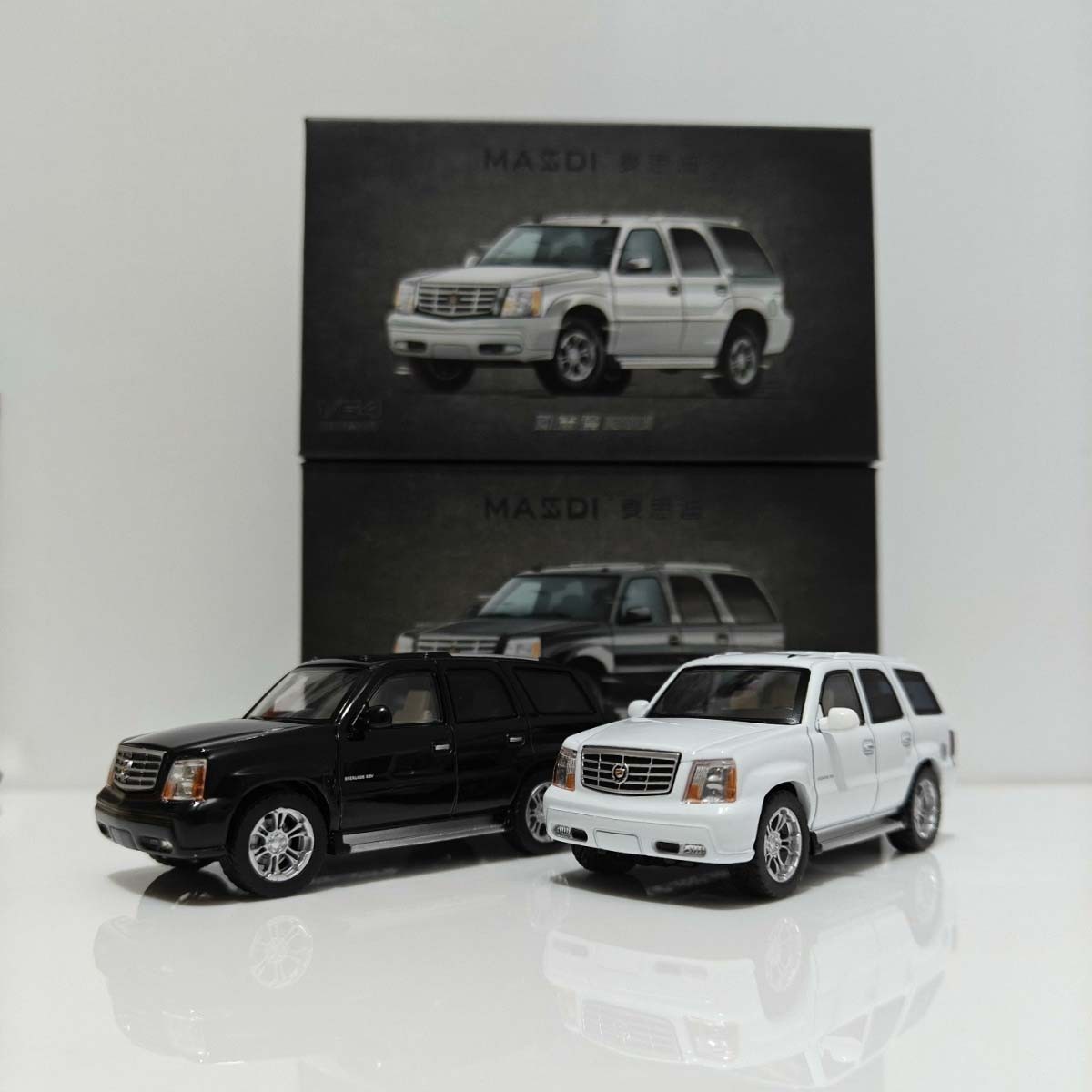 【未使用品】Cadillac Escalade R/C 1/6スケール 65cm 未使用品】Cadillac Escalade R/C 1/6スケール 65cm