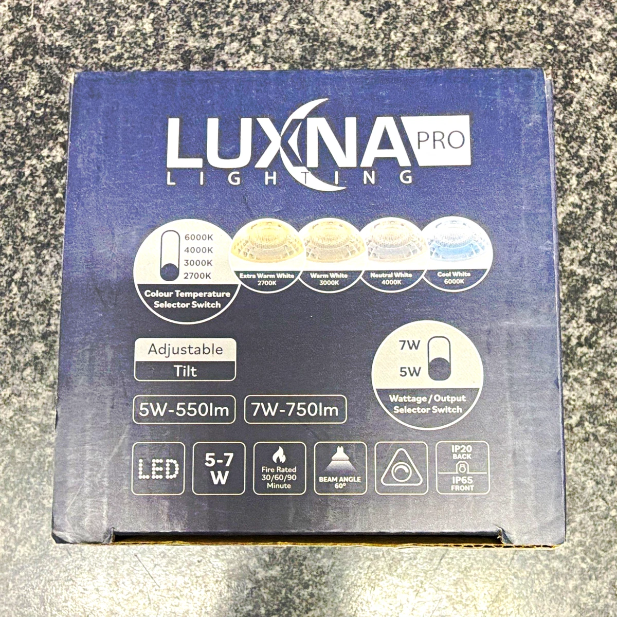 Downlight LED blanco Luxna Pro LXFRD/5-7/CCT4/T 5-7W inclinable regulable con clasificación de fuego