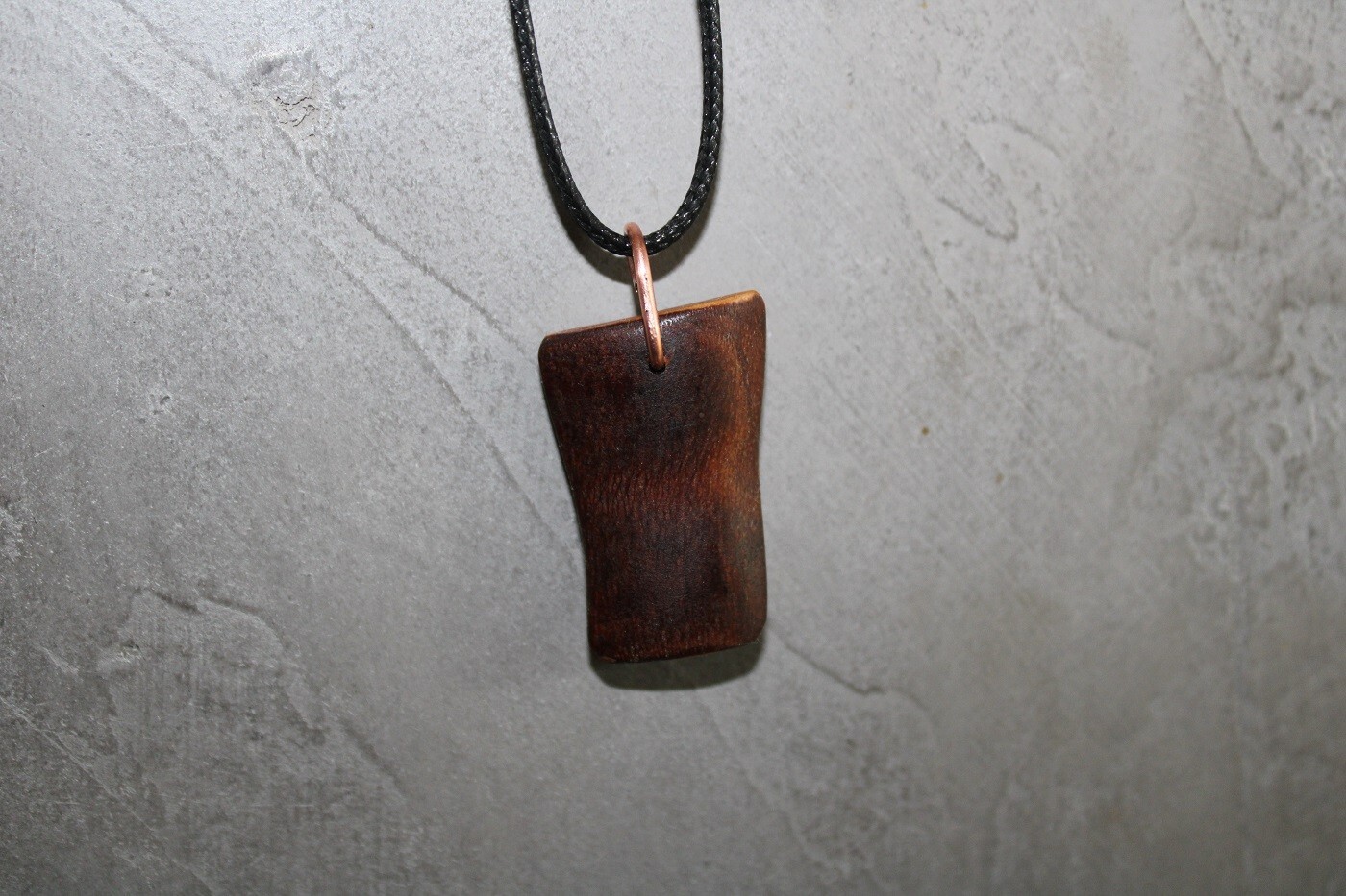 Pendentif RHEANE en bois massif fait main par KOALA SHOP