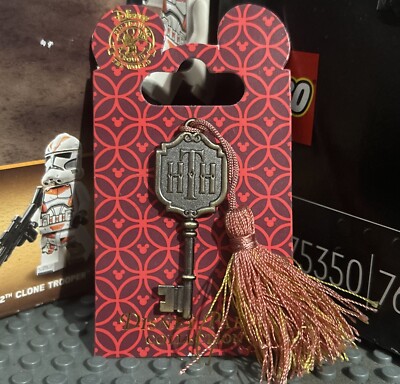 Disney Land Tower Of Terror Pin/Keychain RARE PIECE OF DISNEY HISTORY