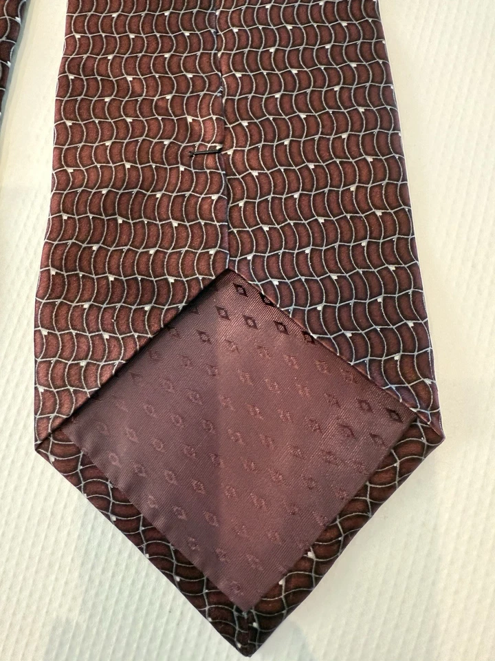 Corbata hecha a mano Louis Roth 100 % seda granate patrón geométrico Foto 4 de 4