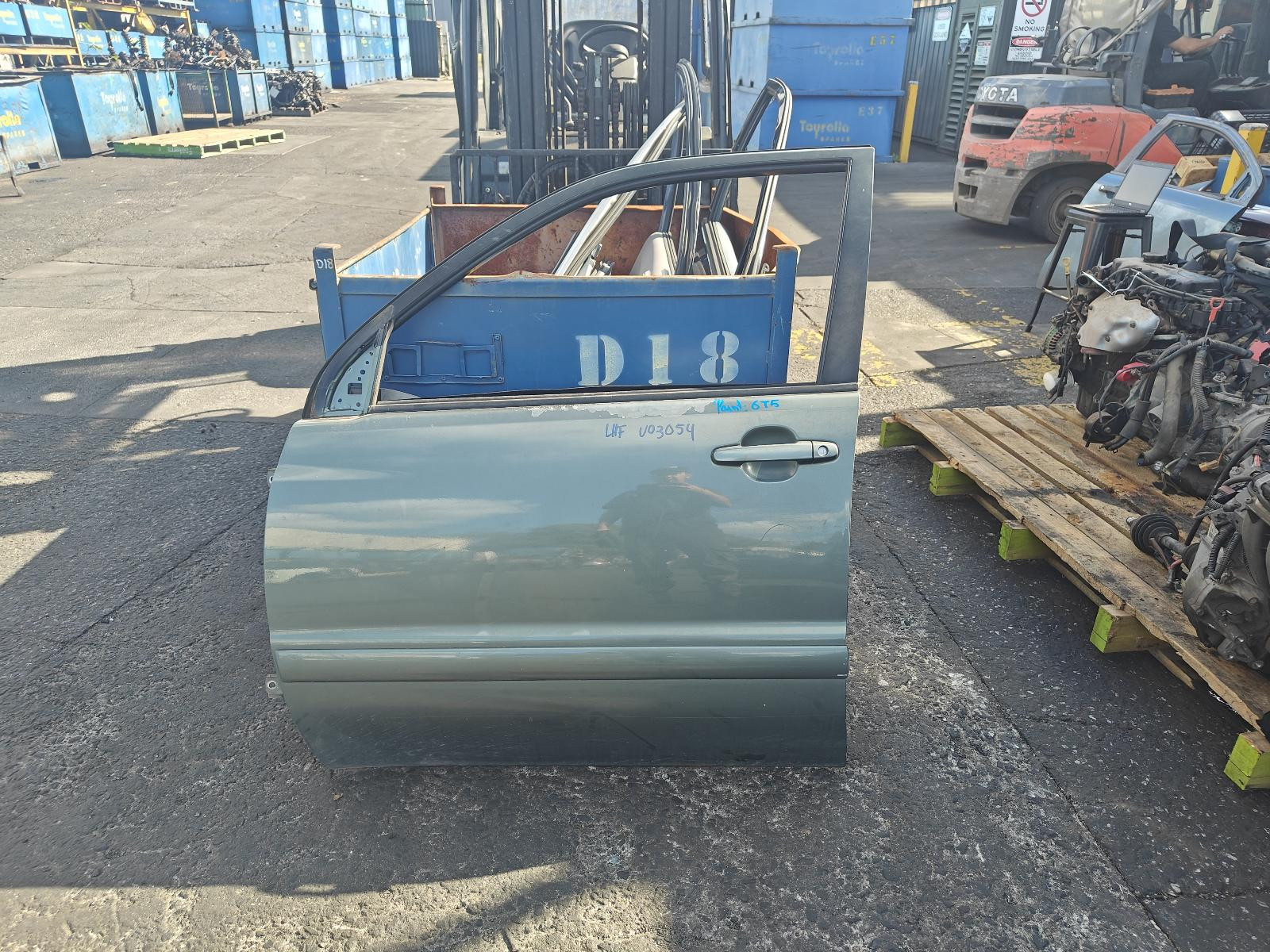 Toyota Kluger Left Front Door Lock Mechanism MCU28 01/2001-06/2007 - thumbnail 2